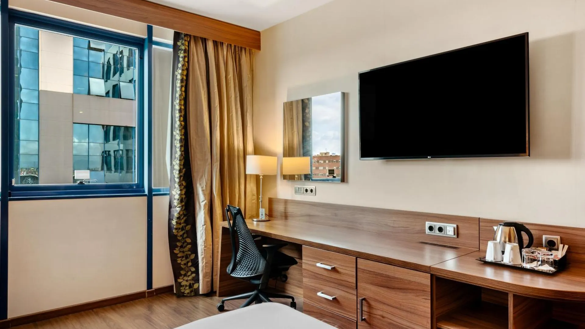 Hilton Garden Inn Sevilla 4*, Seville