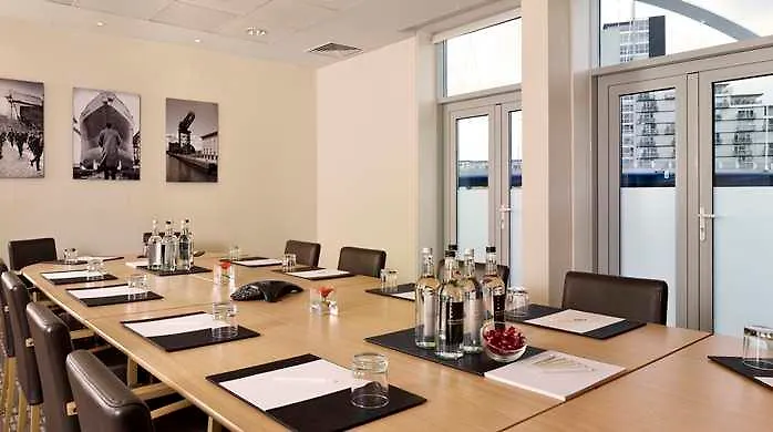 Hilton Garden Inn Sevilla 4*,