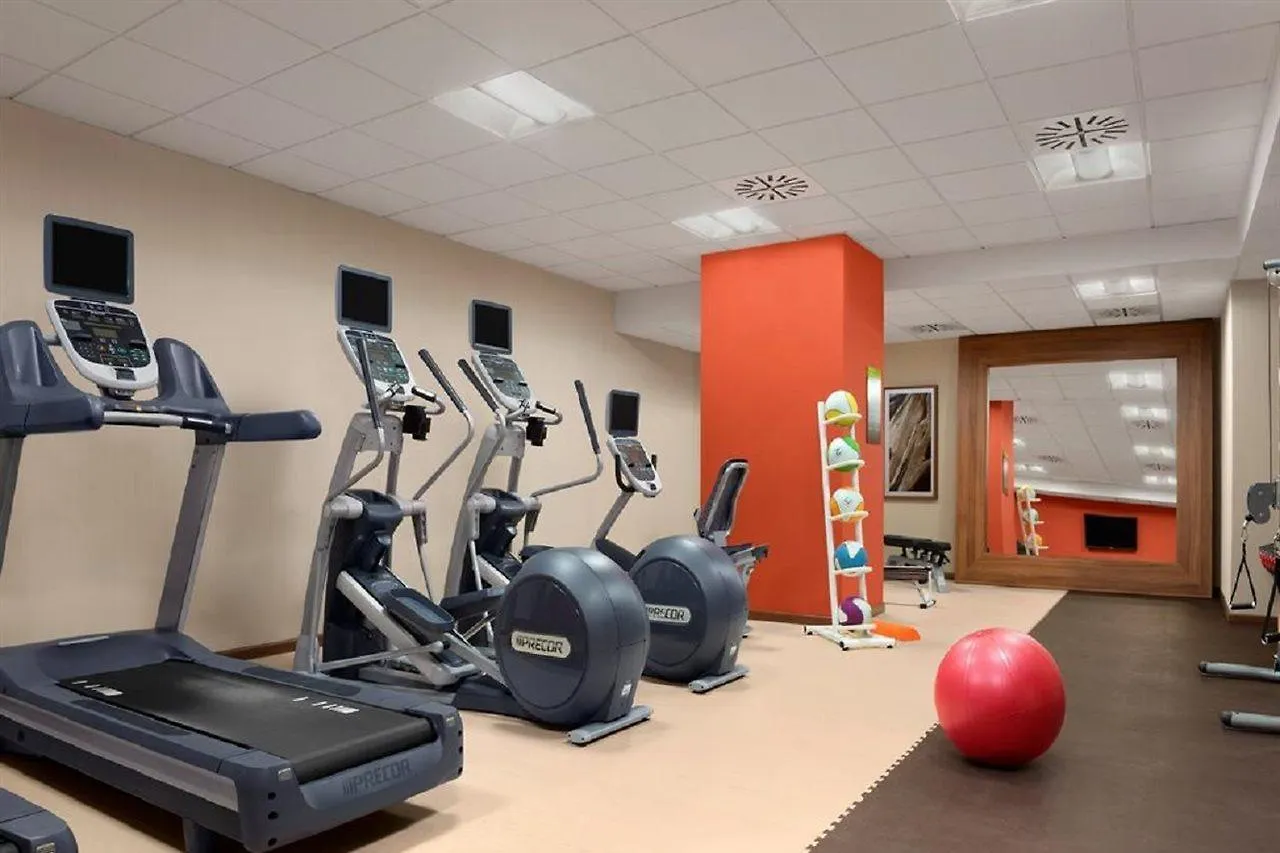 Hilton Garden Inn Sevilla 4*,